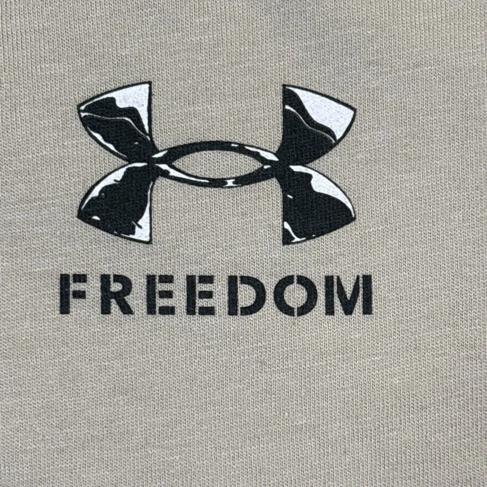 NWT Under Armour Size XL Men's Freedom Snake‎ Knife Cotton Desert Sand T-Shirt